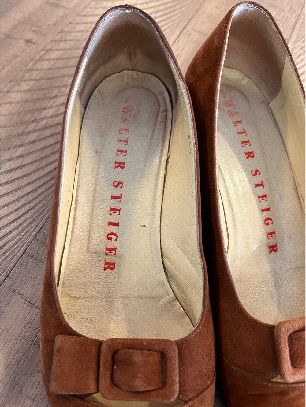 Vintage Walter Steiger Tan Suede Pointed Toe Buckle Pumps Size 7.5 Made in Italy - Picture 8 of 13